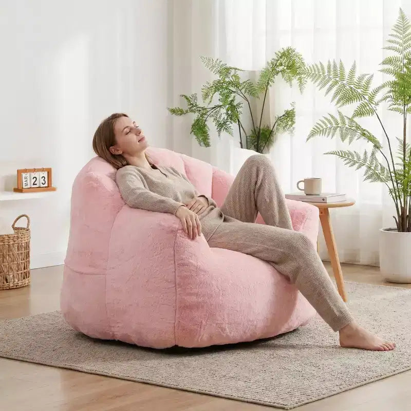Weiße Loungesessel für Erwachsene, Lesesessel mit Armlehnen, Polsterung aus Kunstfell, hochdichter Schaumstoff, gemütlicher moderner Sessel für Wohnzimmer und Schlafzimmer