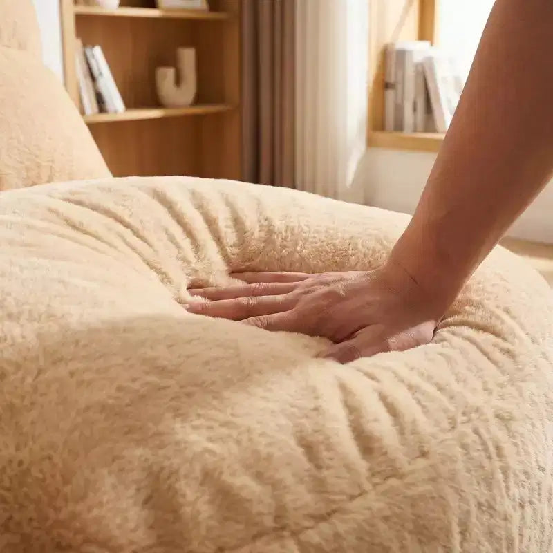 Weiße Loungesessel für Erwachsene, Lesesessel mit Armlehnen, Polsterung aus Kunstfell, hochdichter Schaumstoff, gemütlicher moderner Sessel für Wohnzimmer und Schlafzimmer