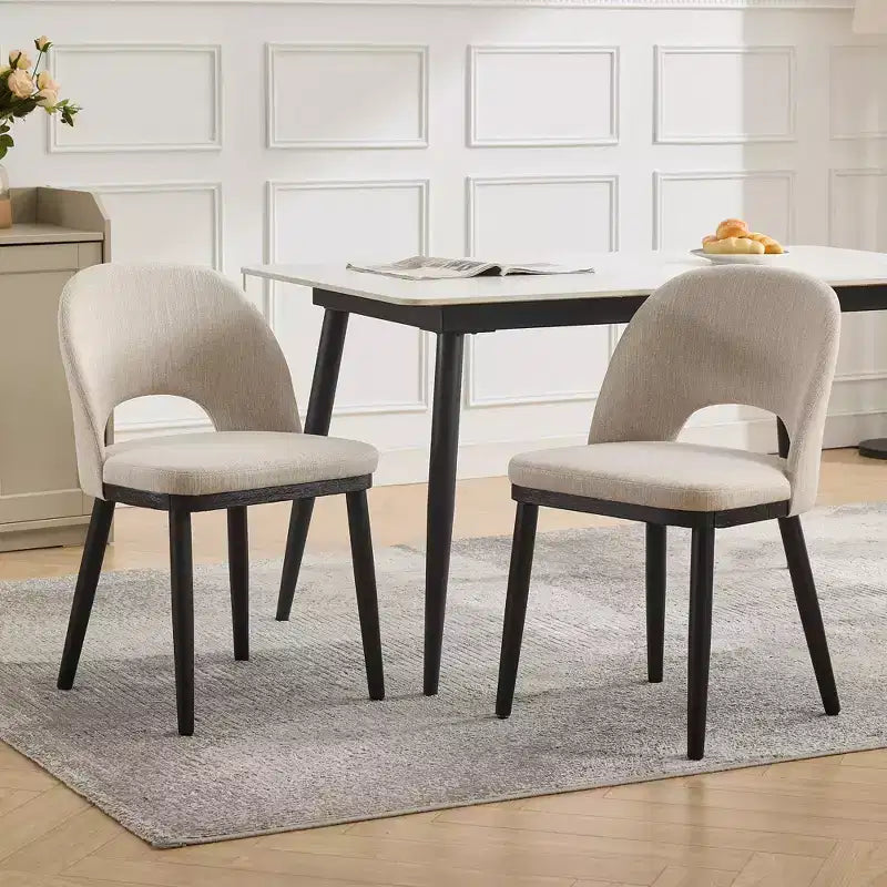 Gepolsterte Esszimmerstühle, moderner Stoff, hohe Rückenlehne, tiefer Sitz, Holzbeine, hohle Küchenstühle für das Esszimmer