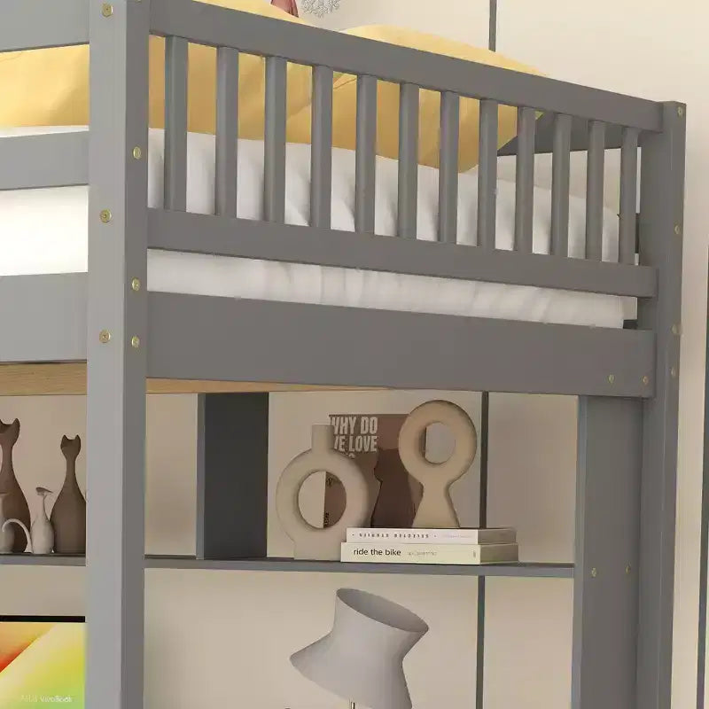 Doppel-Hochbett mit Schreibtisch und Ablageregalen, Hochbettgestell aus Kiefernholz mit Aufbewahrungstreppe für Jungen und Mädchen, kein Boxspringbett erforderlich, Grau