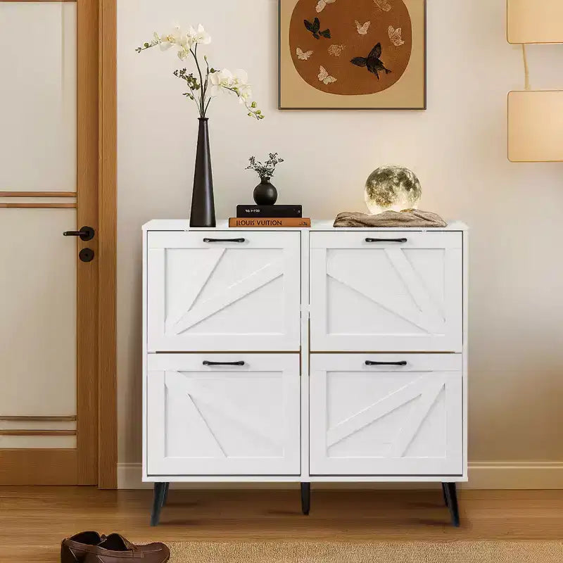 Scheunentor Schuhschrank, 4 Klapptüren, Schwarze Griffe, Verleimte Spanplatte, Geprägte Naturbeine, 105,9 cm