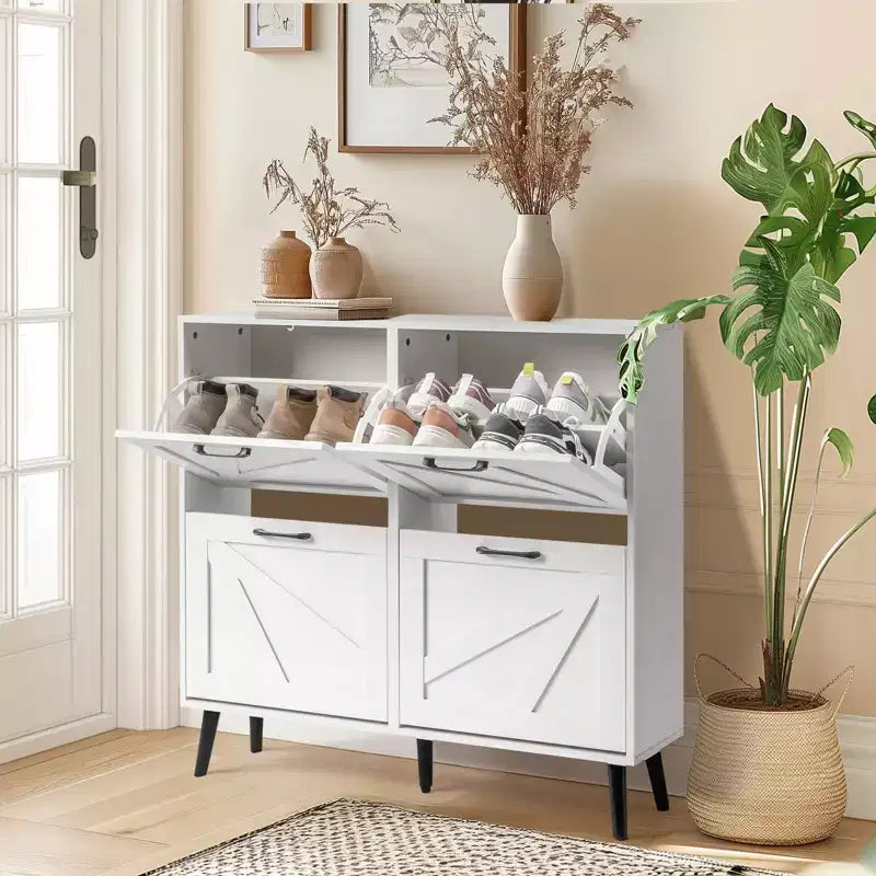 Scheunentor Schuhschrank, 4 Klapptüren, Schwarze Griffe, Verleimte Spanplatte, Geprägte Naturbeine, 105,9 cm